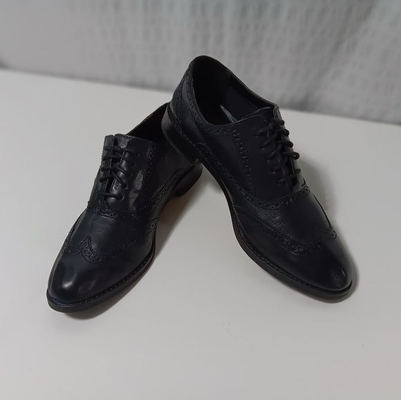 Ladies Cole Haan Leather Wingtip Oxford . Size 7.5 - Picture 2 of 10